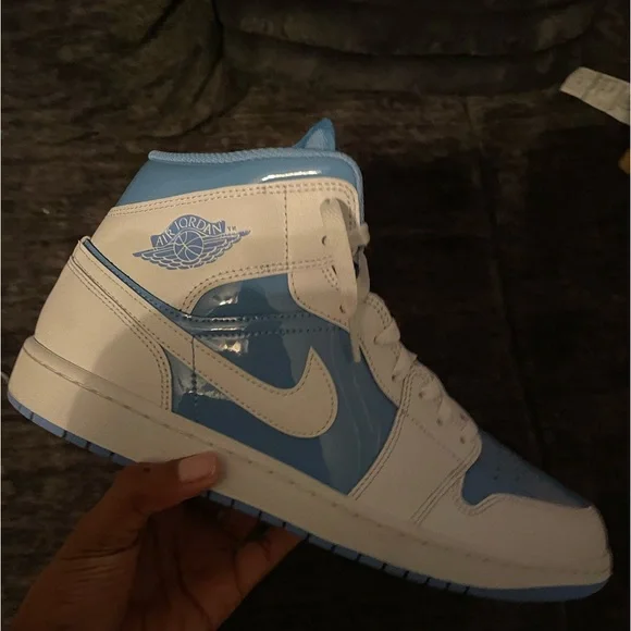 Air Jordan Mid SE, blue and white